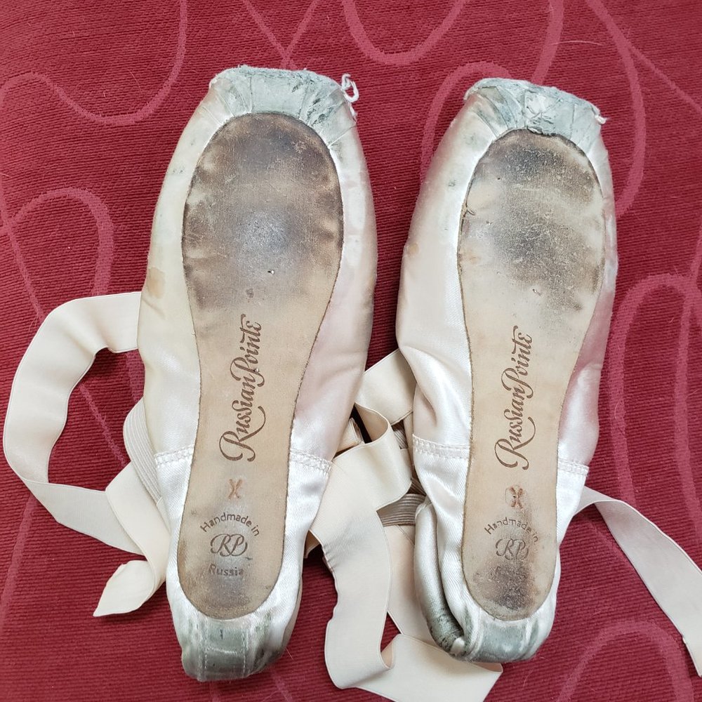 Used Pointe shoes - Picture 2 of 2